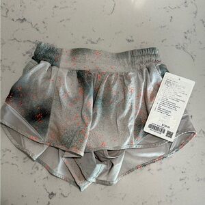 Lululemon hotty hot LR 2.5” reflective Athletic Shorts - size 4